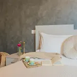 Apartment Blooms By The Gera Lario